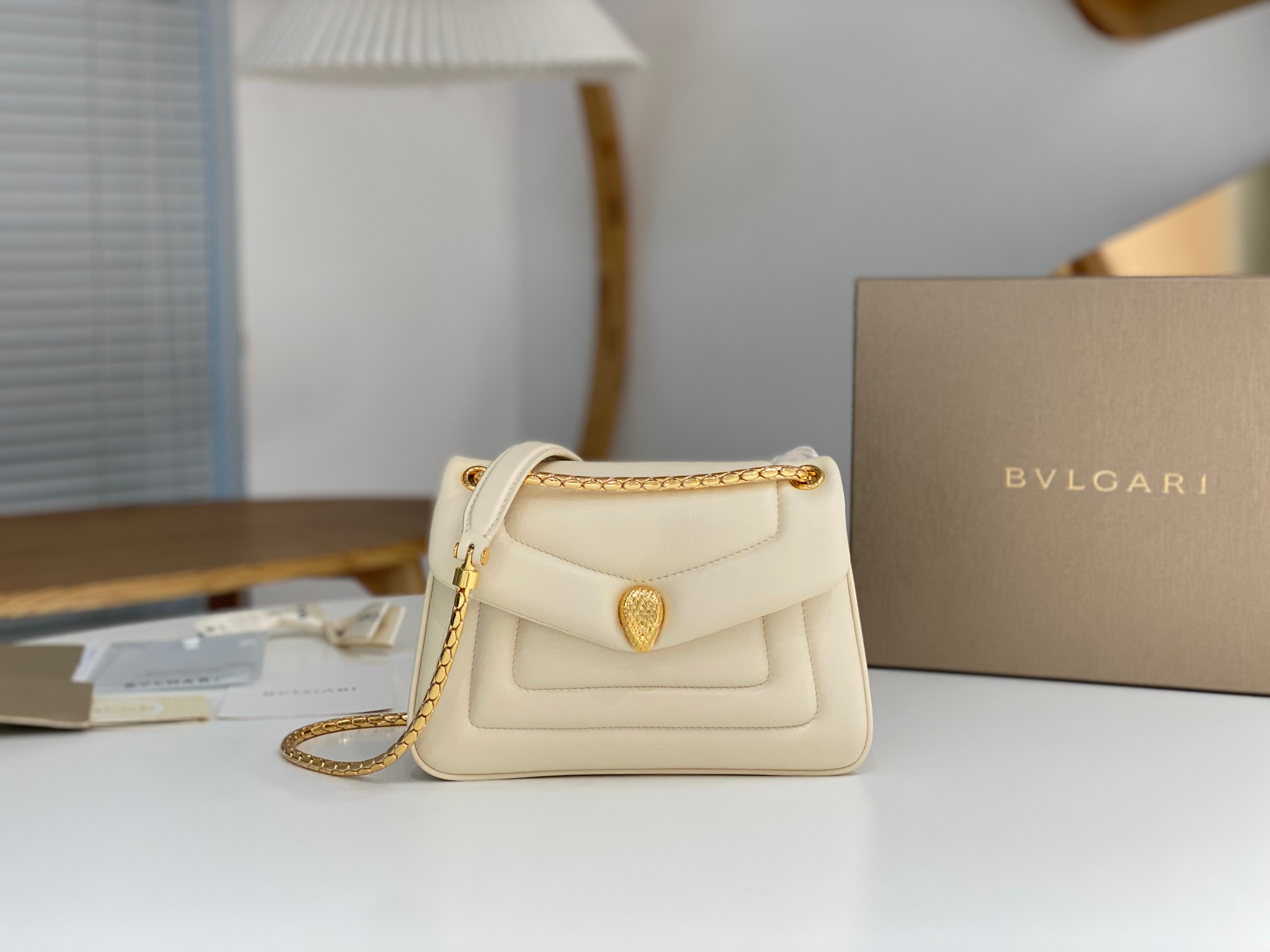 Bagsaaa Bv1g*ai Serpenti Reverse White Bag- 22.5 X 15 X 7cm