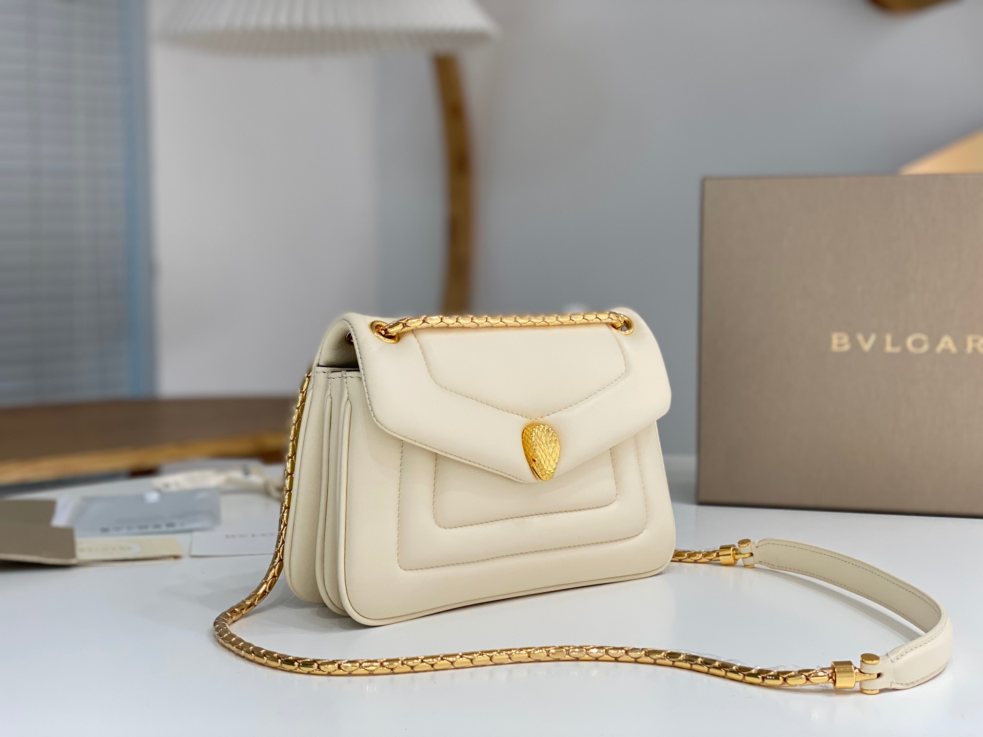 Bagsaaa Bv1g*ai Serpenti Reverse White Bag- 22.5 X 15 X 7cm