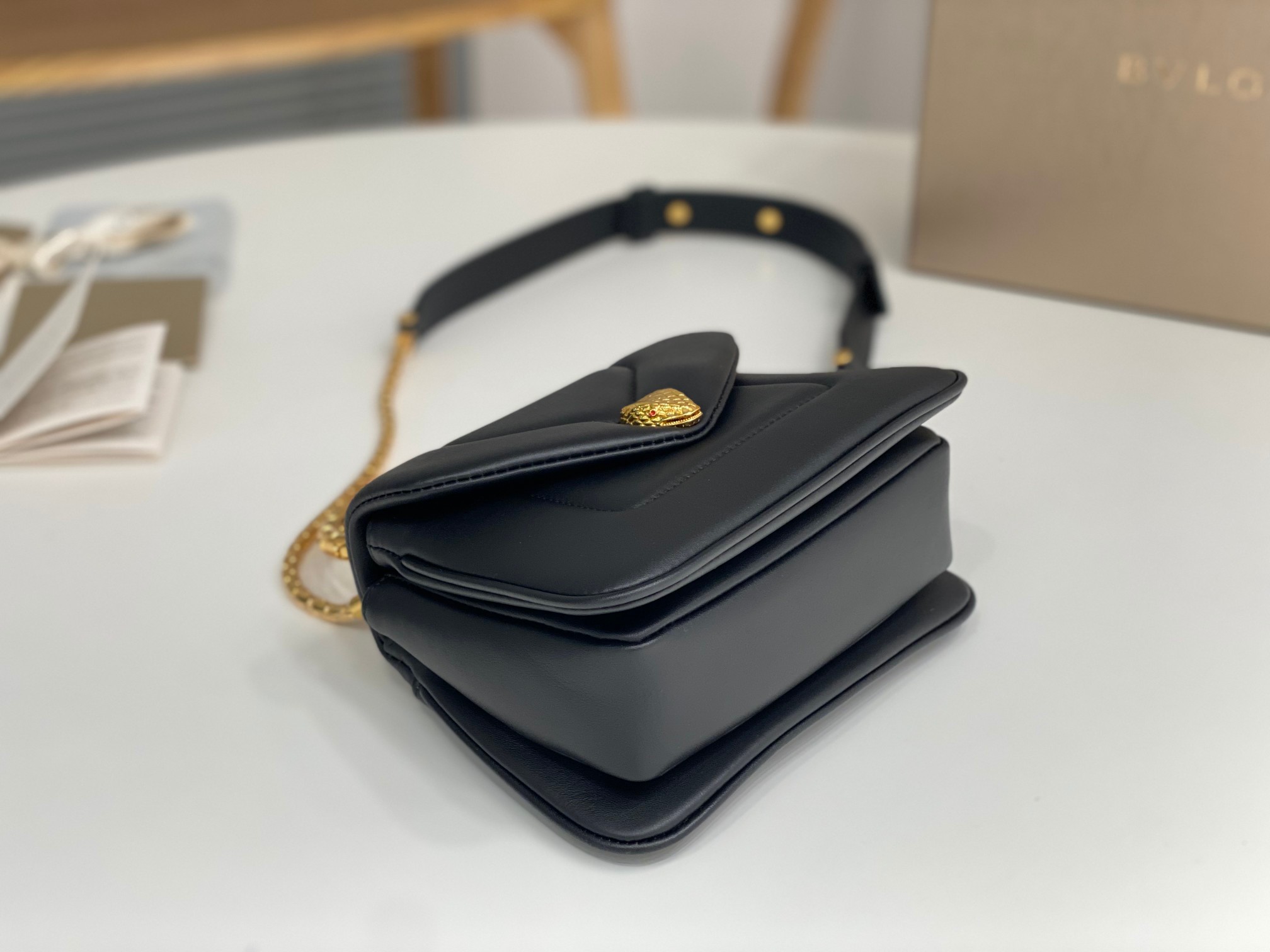 Bagsaaa Bv1g*ai Serpenti Reverse Top Handle Black Bag - 22.5 X 15 X 7cm