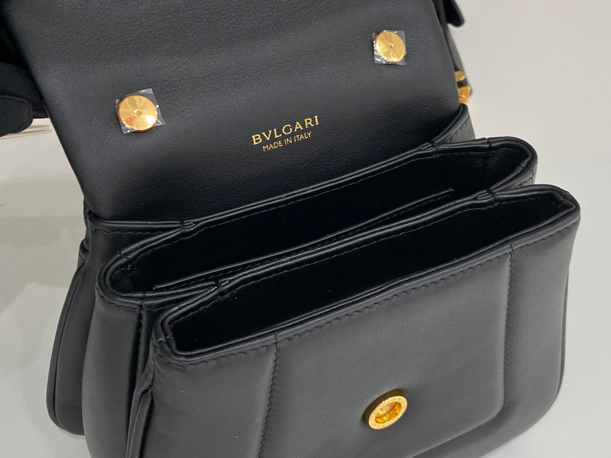 Bagsaaa Bv1g*ai Serpenti Reverse Top Handle Black Bag - 22.5 X 15 X 7cm