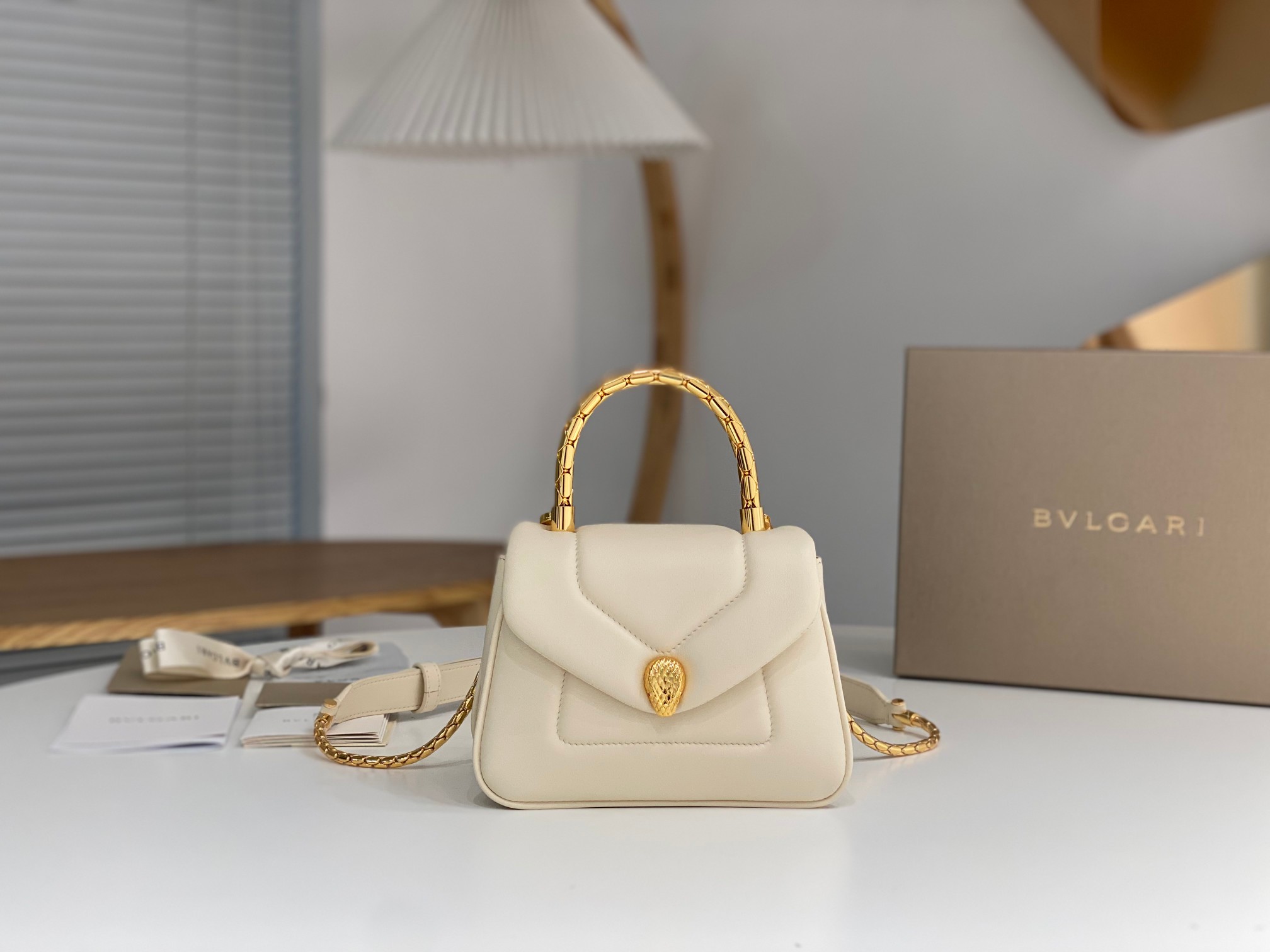 Bagsaaa Bv1g*ai Serpenti Reverse Top Handle White Bag - 22.5 X 15 X 7cm
