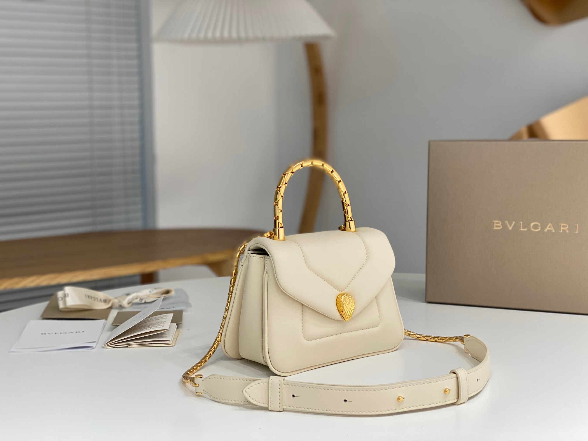 Bagsaaa Bv1g*ai Serpenti Reverse Top Handle White Bag - 22.5 X 15 X 7cm