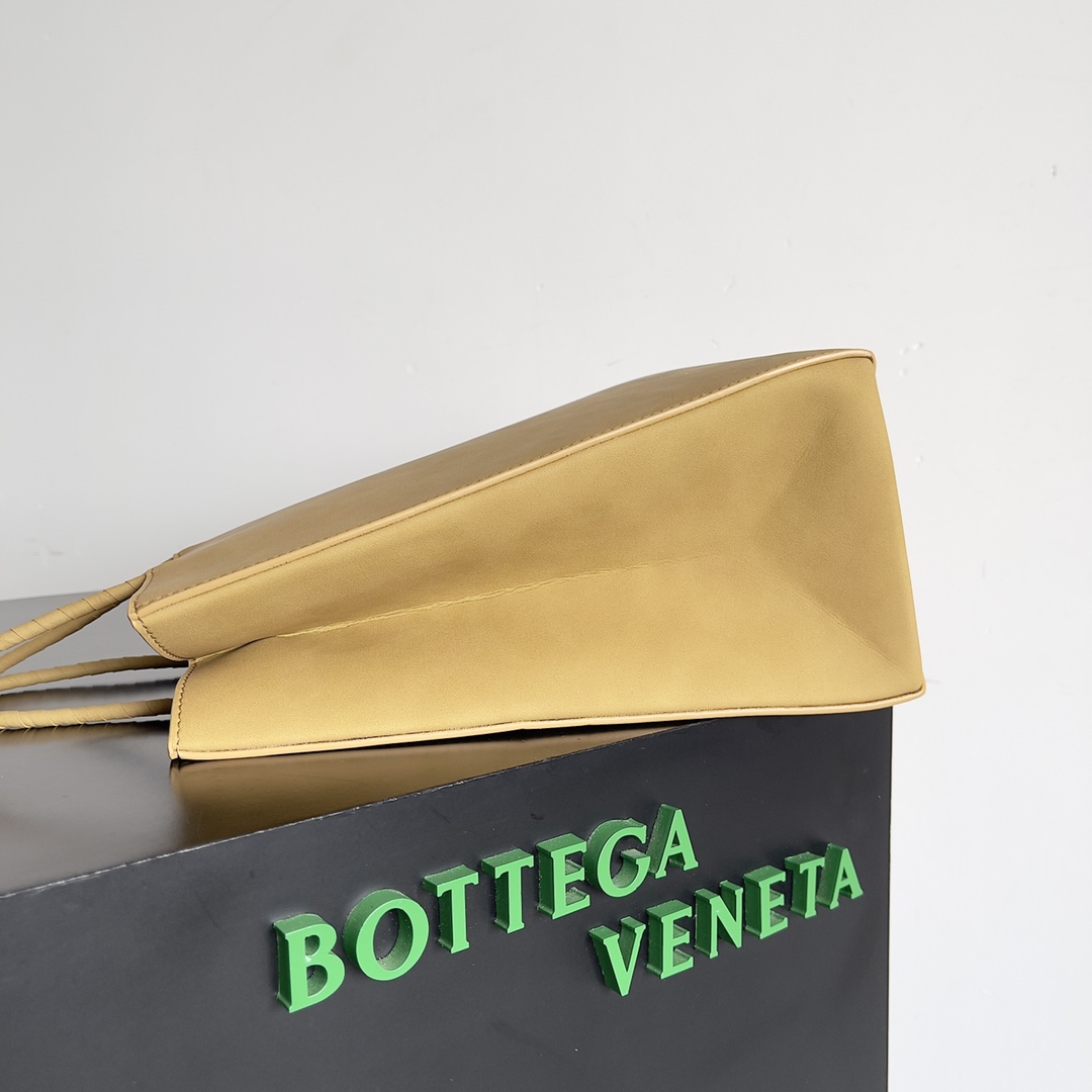 Bagsaaa B0tt*ga Ven*ta Tote - 26*20*12