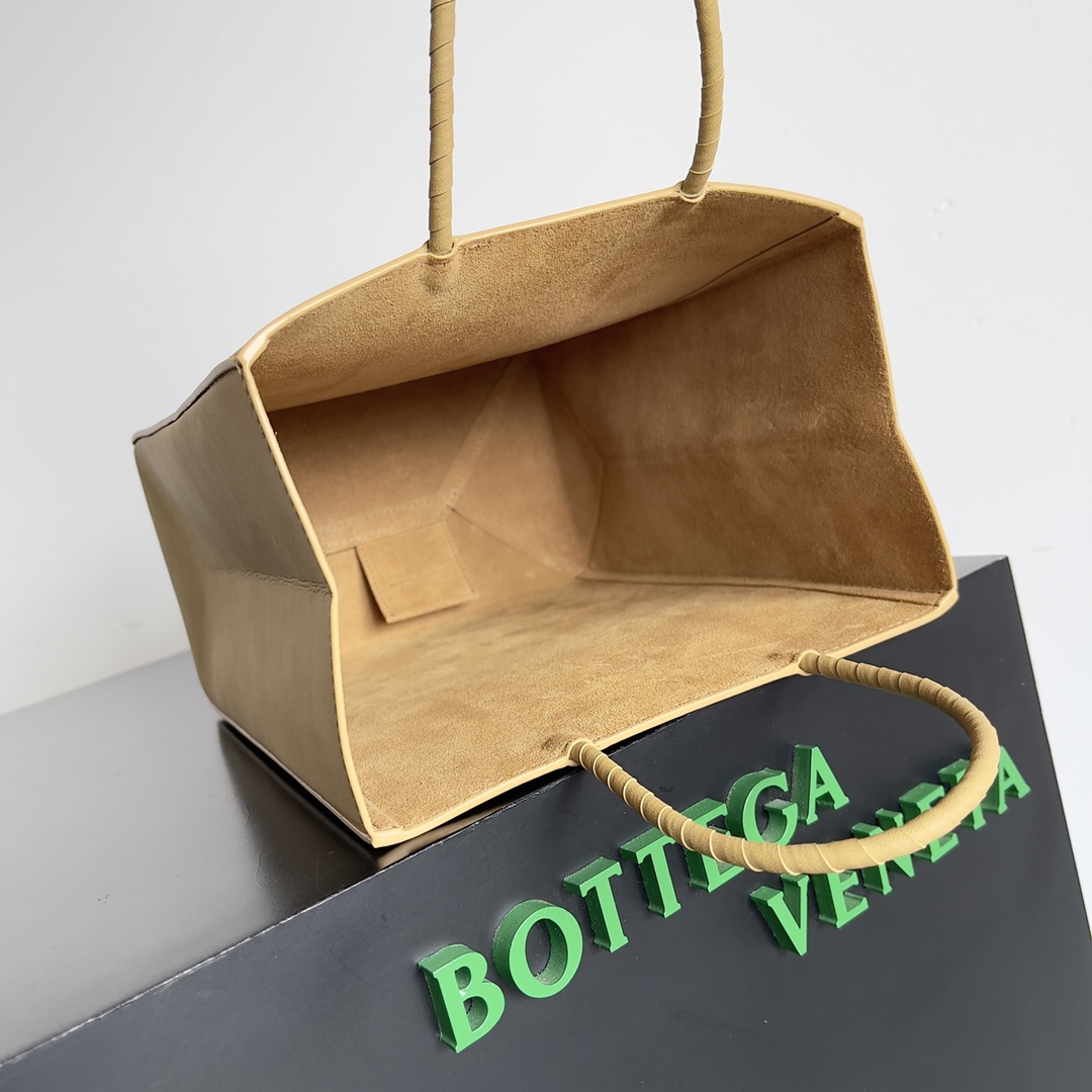Bagsaaa B0tt*ga Ven*ta Tote - 26*20*12