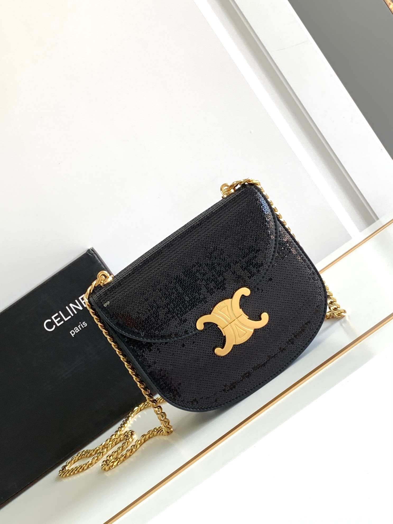 Bagsaaa Ce1i*e Teen Chain Besace in Black - 19 X 15 X 6 cm