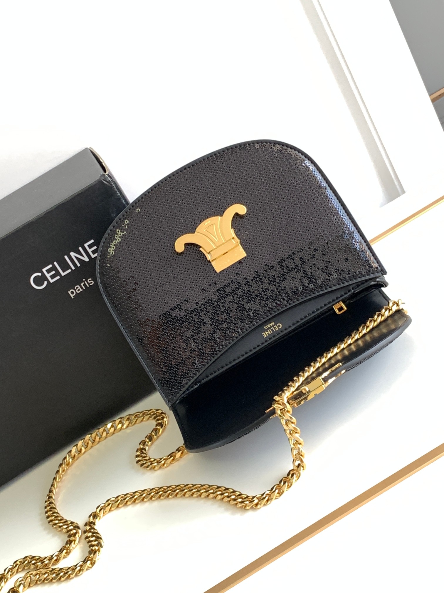 Bagsaaa Ce1i*e Teen Chain Besace in Black - 19 X 15 X 6 cm