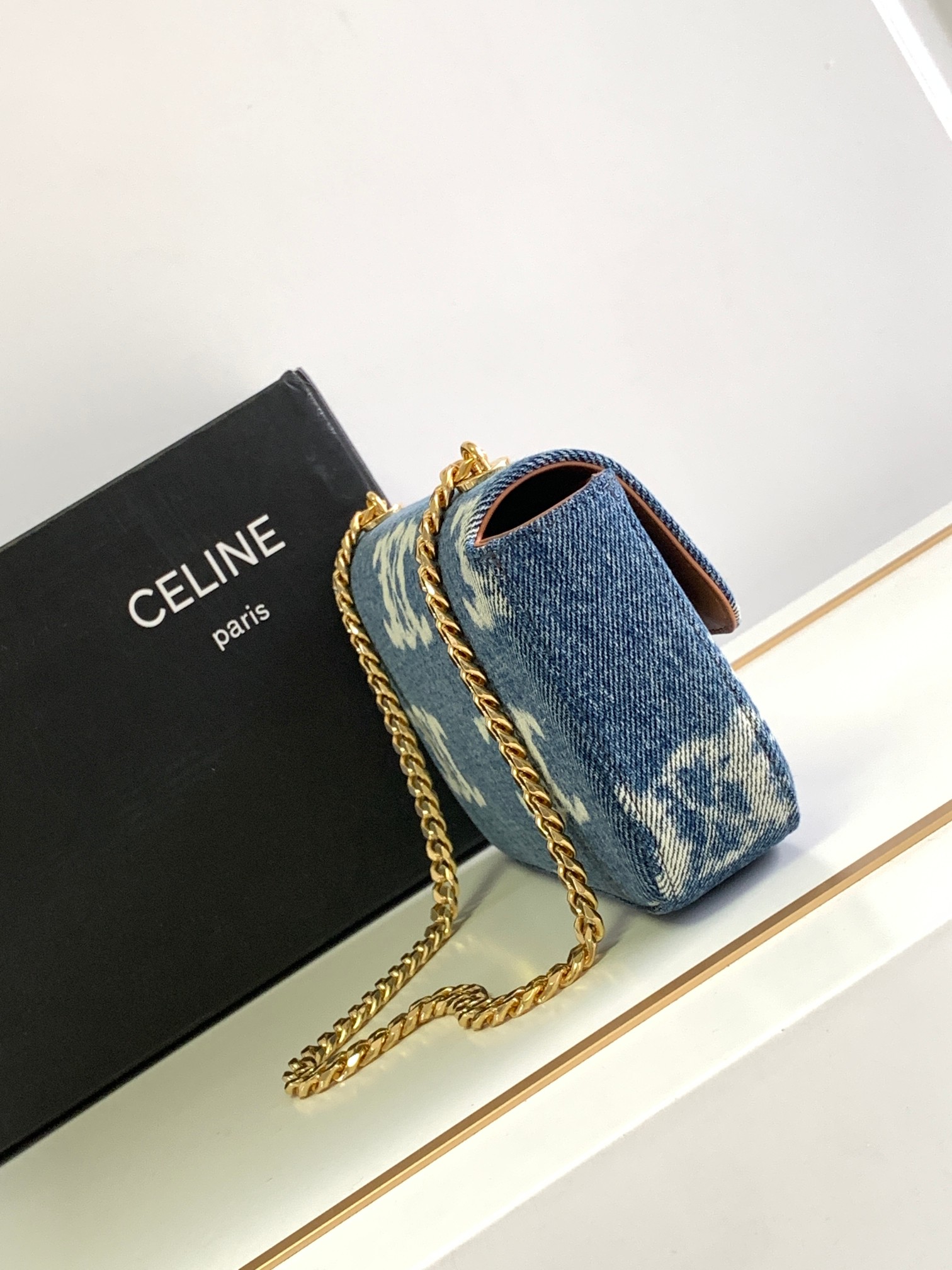 Bagsaaa Ce1i*e Chain Shoulder Bag Triomphe in denim - 20.5 X 10.5 X 4