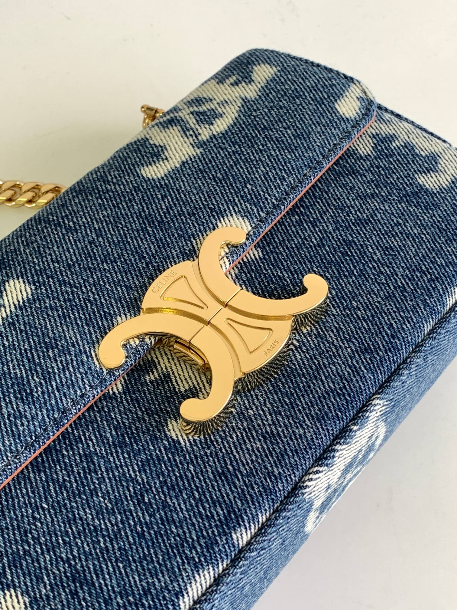 Bagsaaa Ce1i*e Chain Shoulder Bag Triomphe in denim - 20.5 X 10.5 X 4