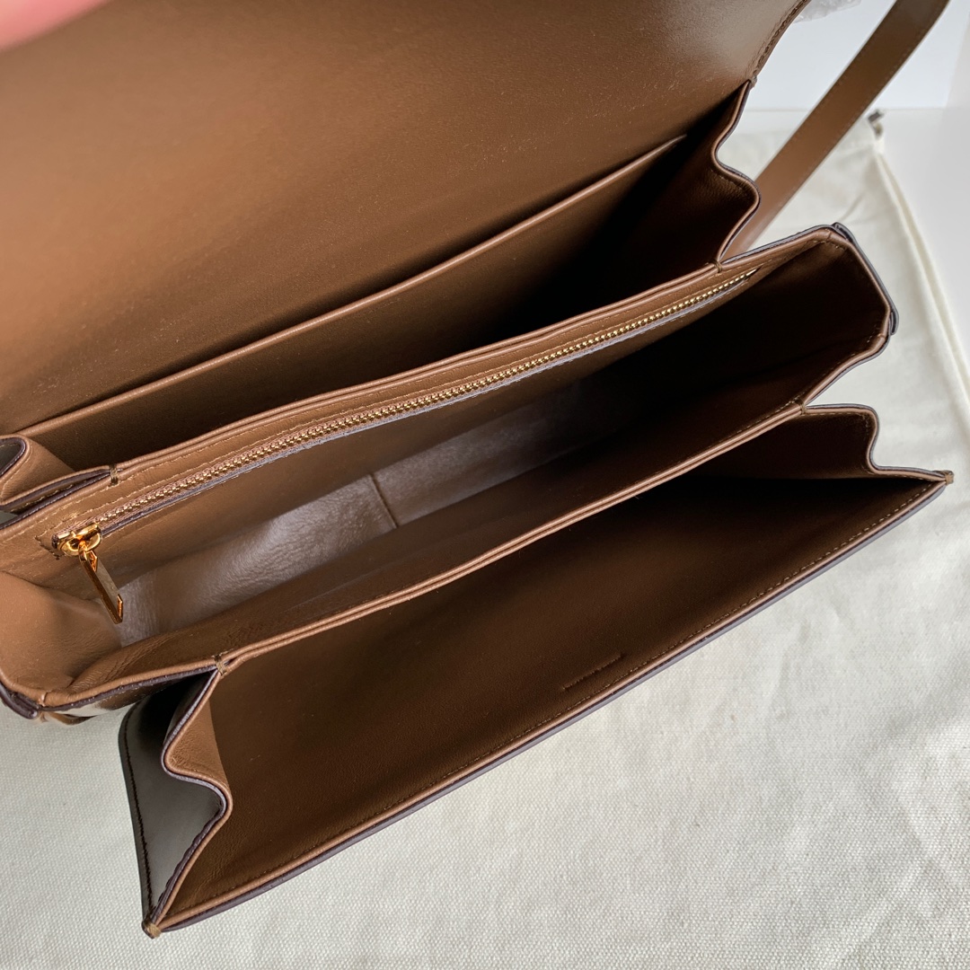 Bagsaaa Ce1i*e Classique Triomphe In shiny Calfskin Leather Brown - 25 X 18 X 7.5 cm