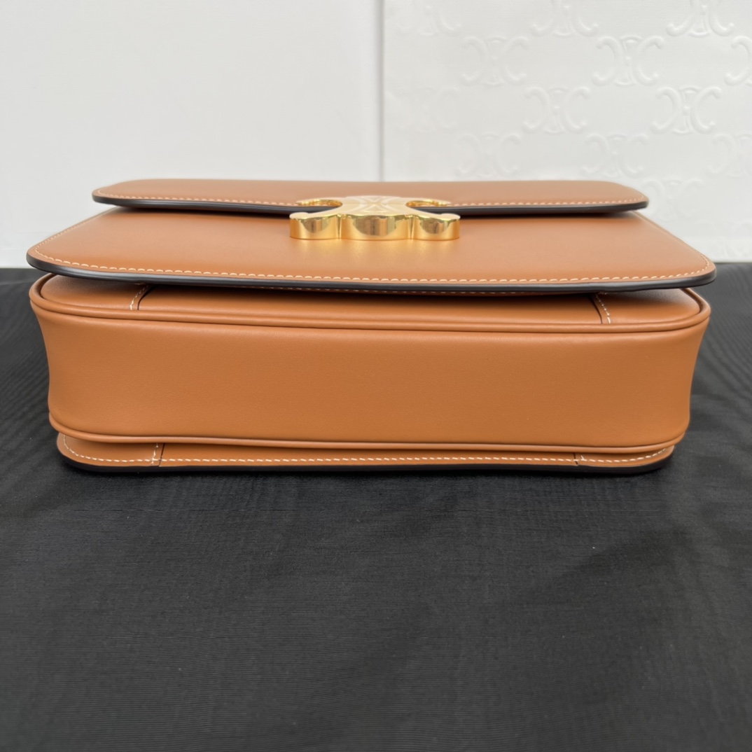 Bagsaaa Ce1i*e Classique Triomphe In shiny Calfskin Leather Brown - 22.5 X 16.5 X 7.5 cm