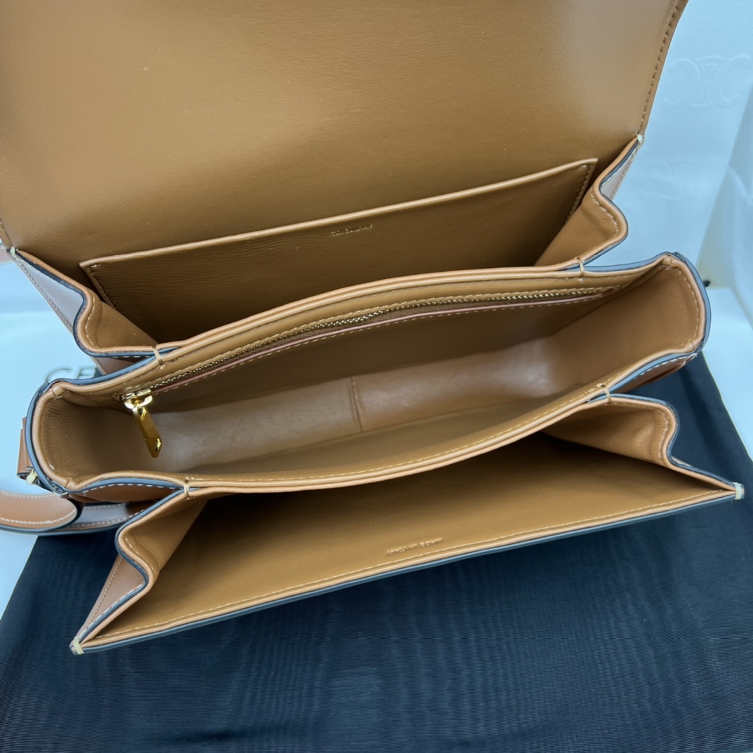 Bagsaaa Ce1i*e Classique Triomphe In shiny Calfskin Leather Black - 22.5 X 16.5 X 7.5 cm