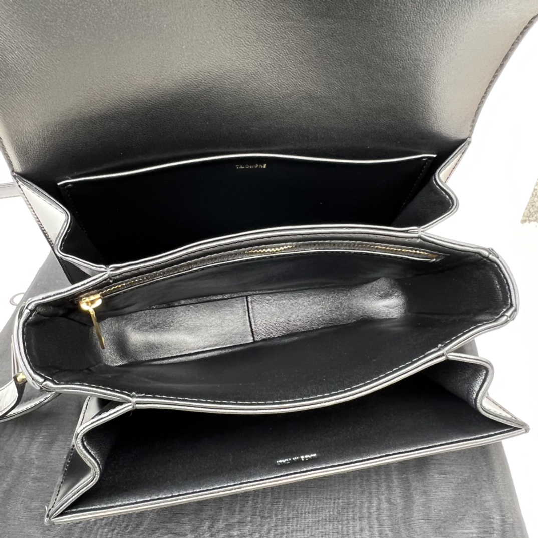 Bagsaaa Ce1i*e Classique Triomphe In shiny Calfskin Leather - 22.5 X 16.5 X 7.5 cm
