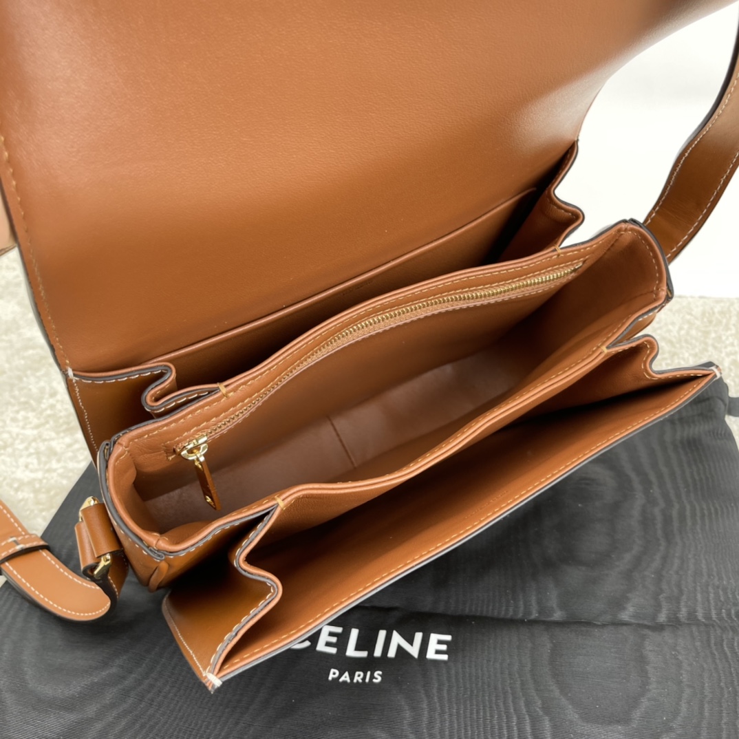 Bagsaaa Ce1i*e Classique Triomphe Textile Brown - 22.5 X 16.5 X 7.5 cm