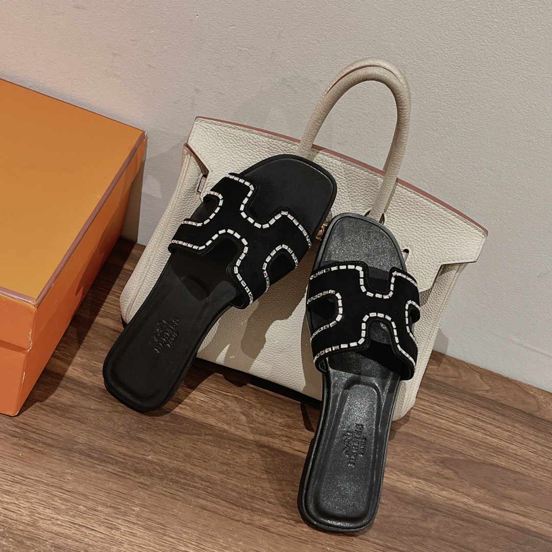 Bagsaaa H**me5 Black Stone Slides