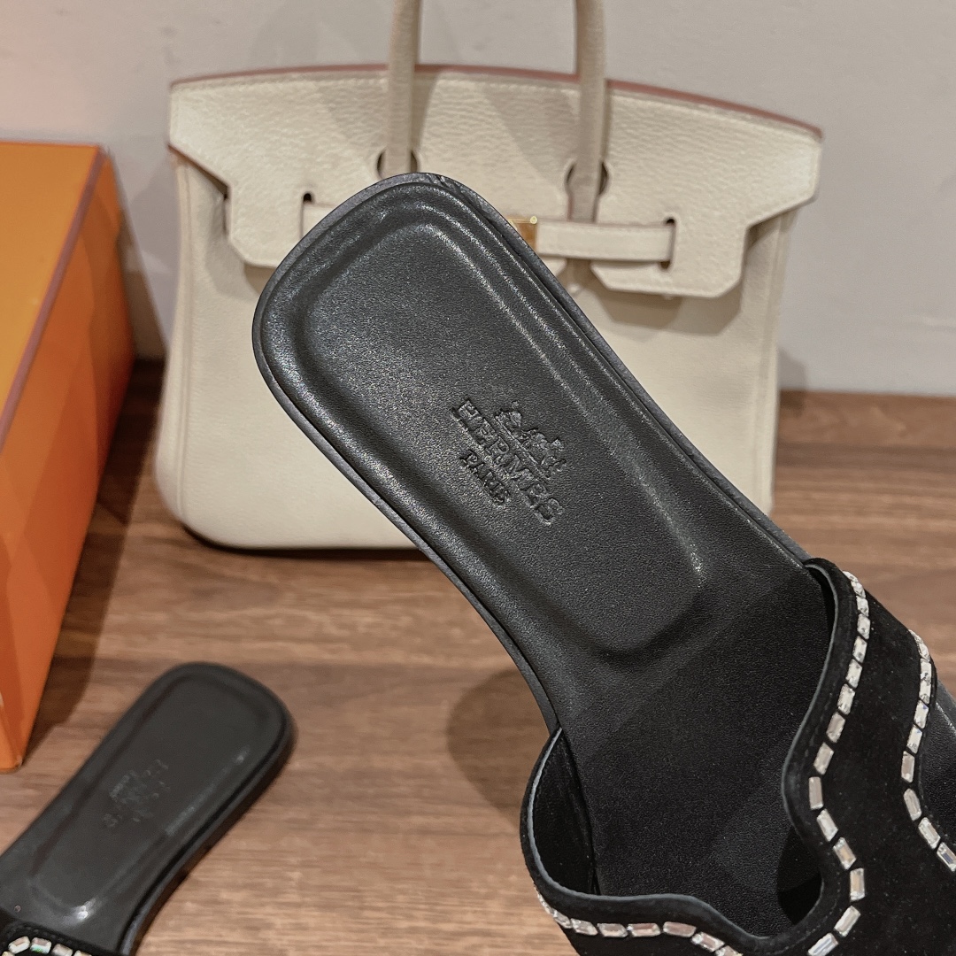 Bagsaaa H**me5 Black Stone Slides