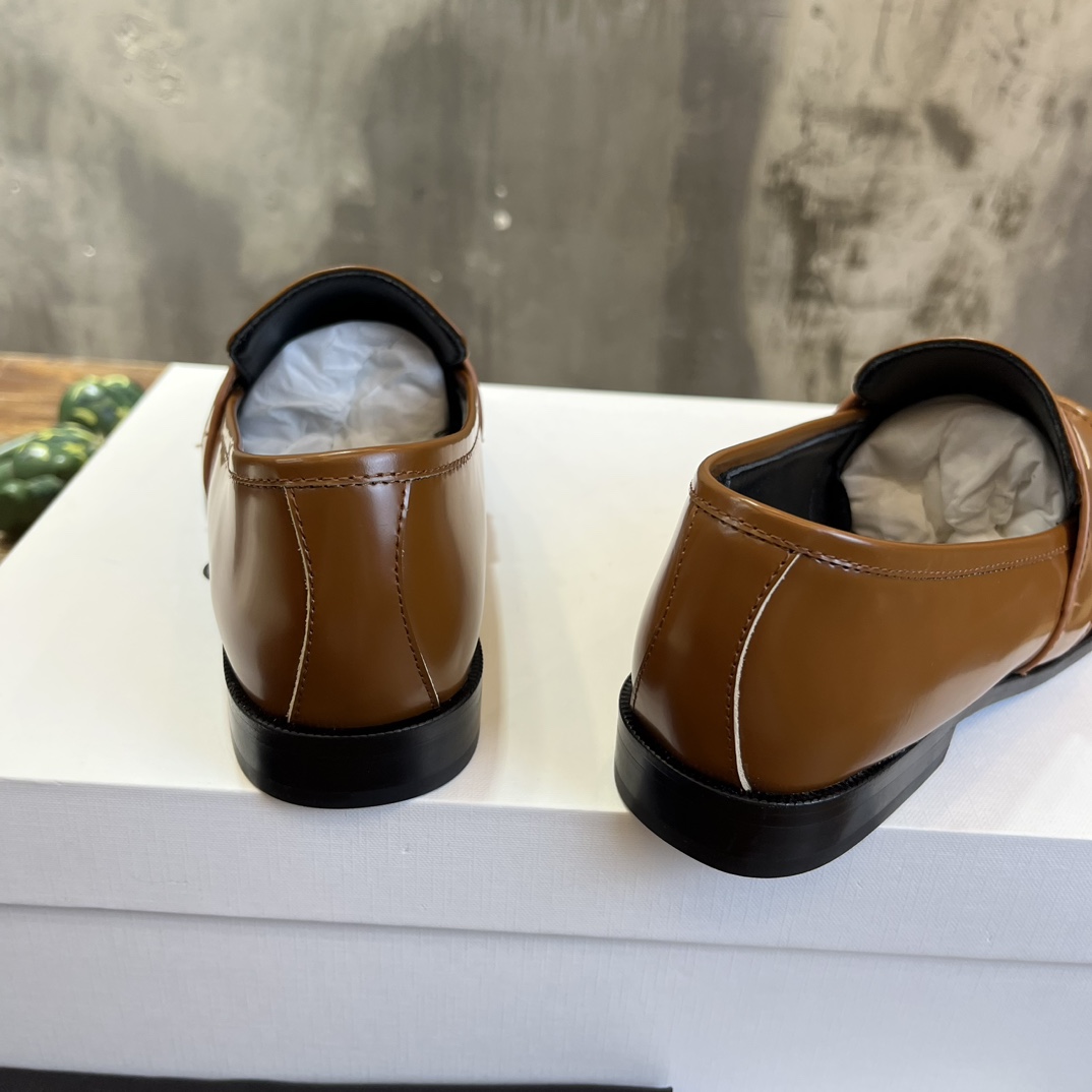 Bagsaaa Ce1i*e Brown Loafers With Triomphe Logo