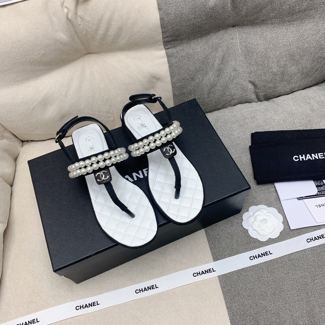 Bagsaaa Ch**el Pear Slippers