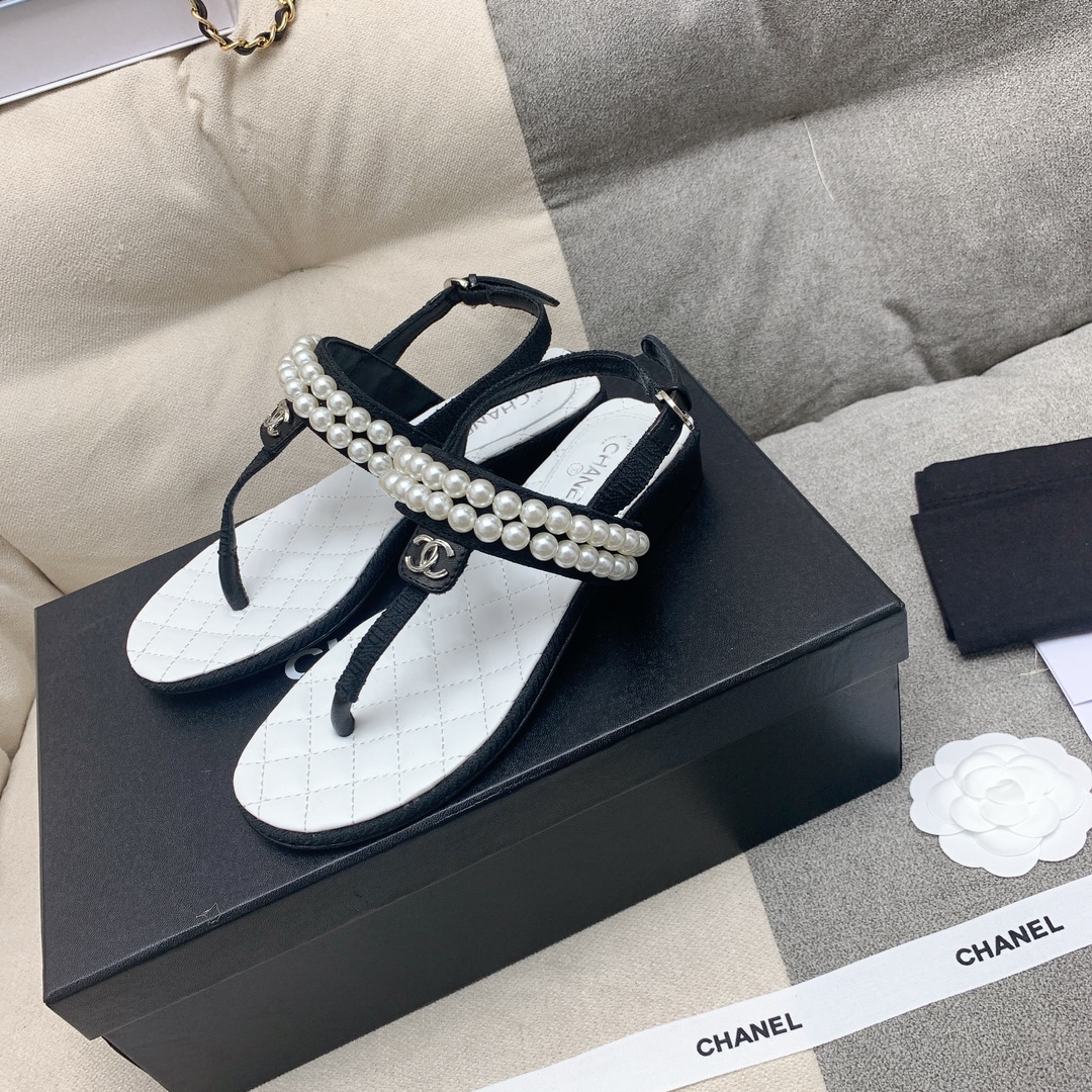Bagsaaa Ch**el Pear Slippers