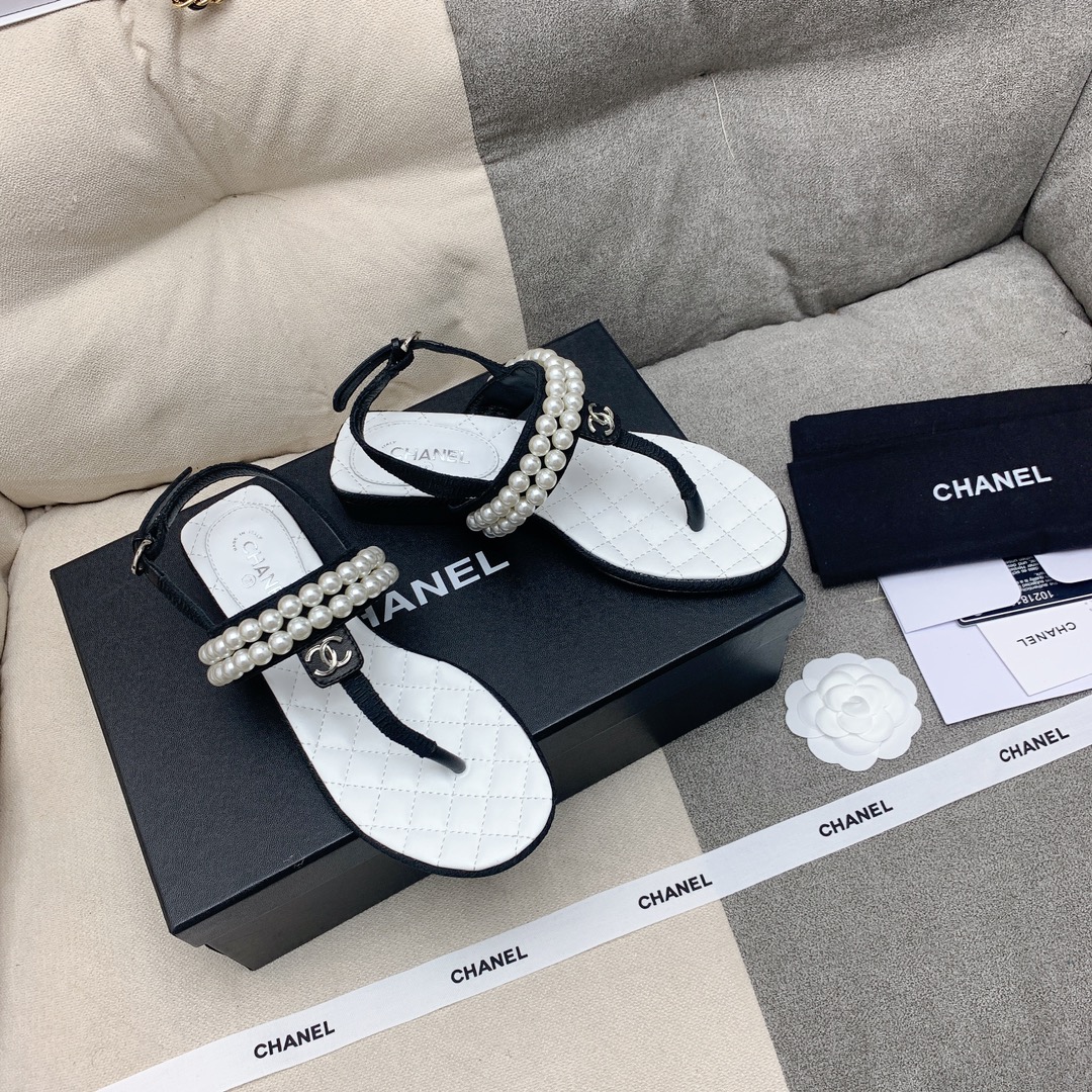 Bagsaaa Ch**el Pear Slippers