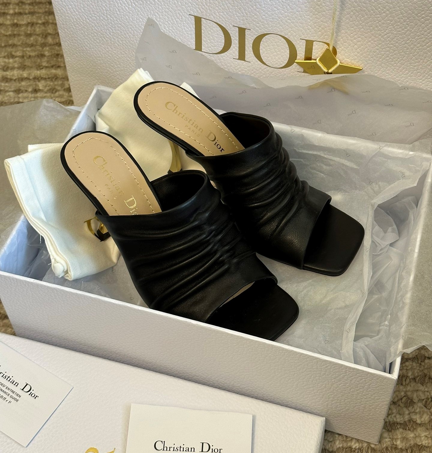 Bagsaaa D10r Black Sandals