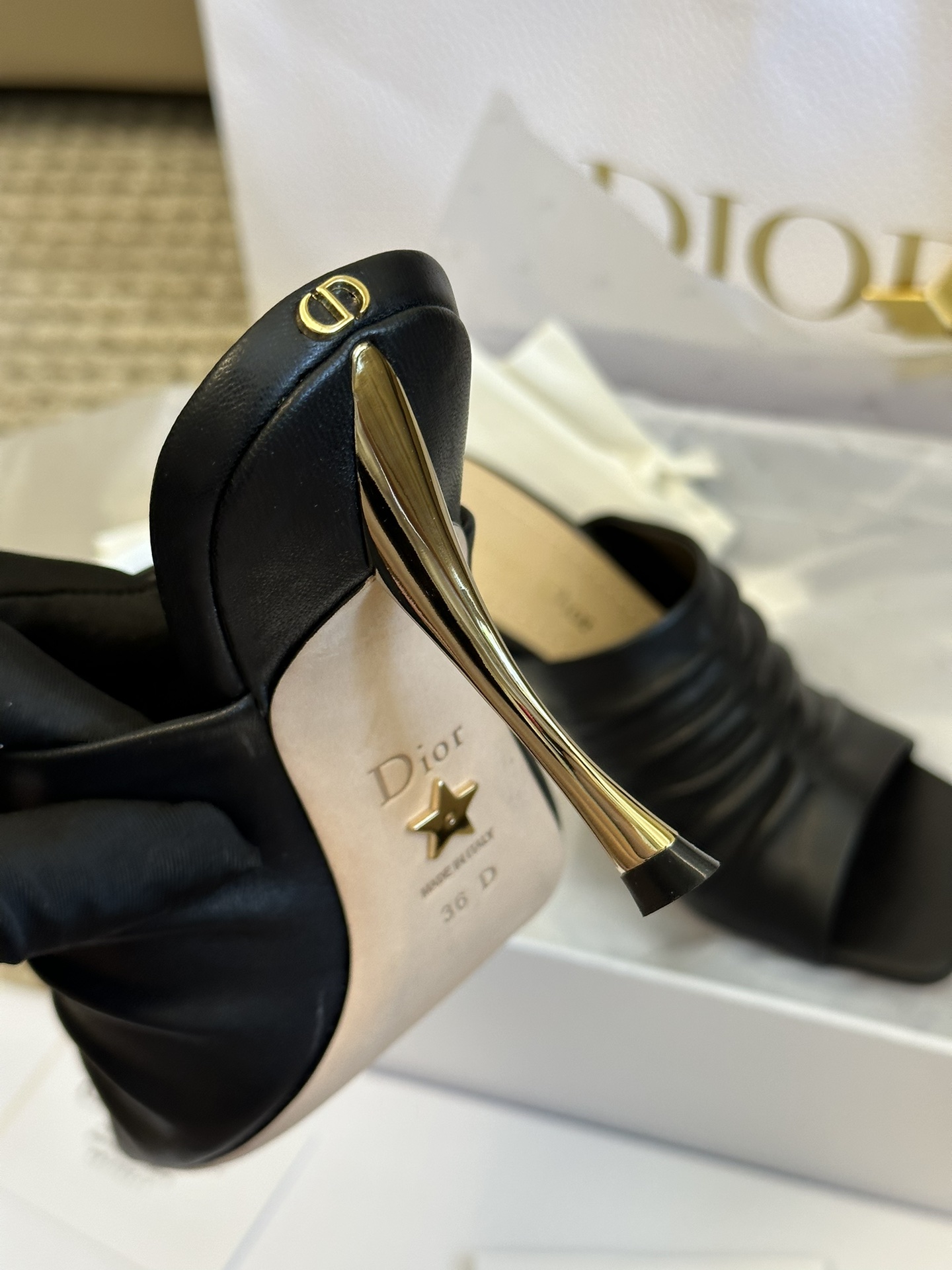Bagsaaa D10r Black Sandals