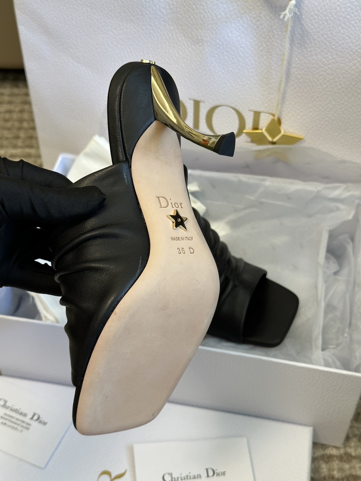 Bagsaaa D10r Black Sandals