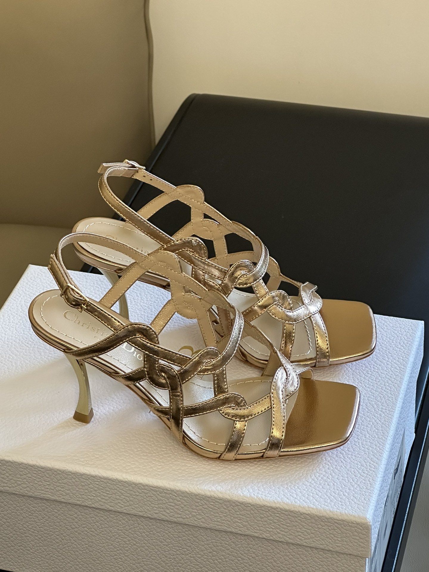 Bagsaaa D10r Gold Heels