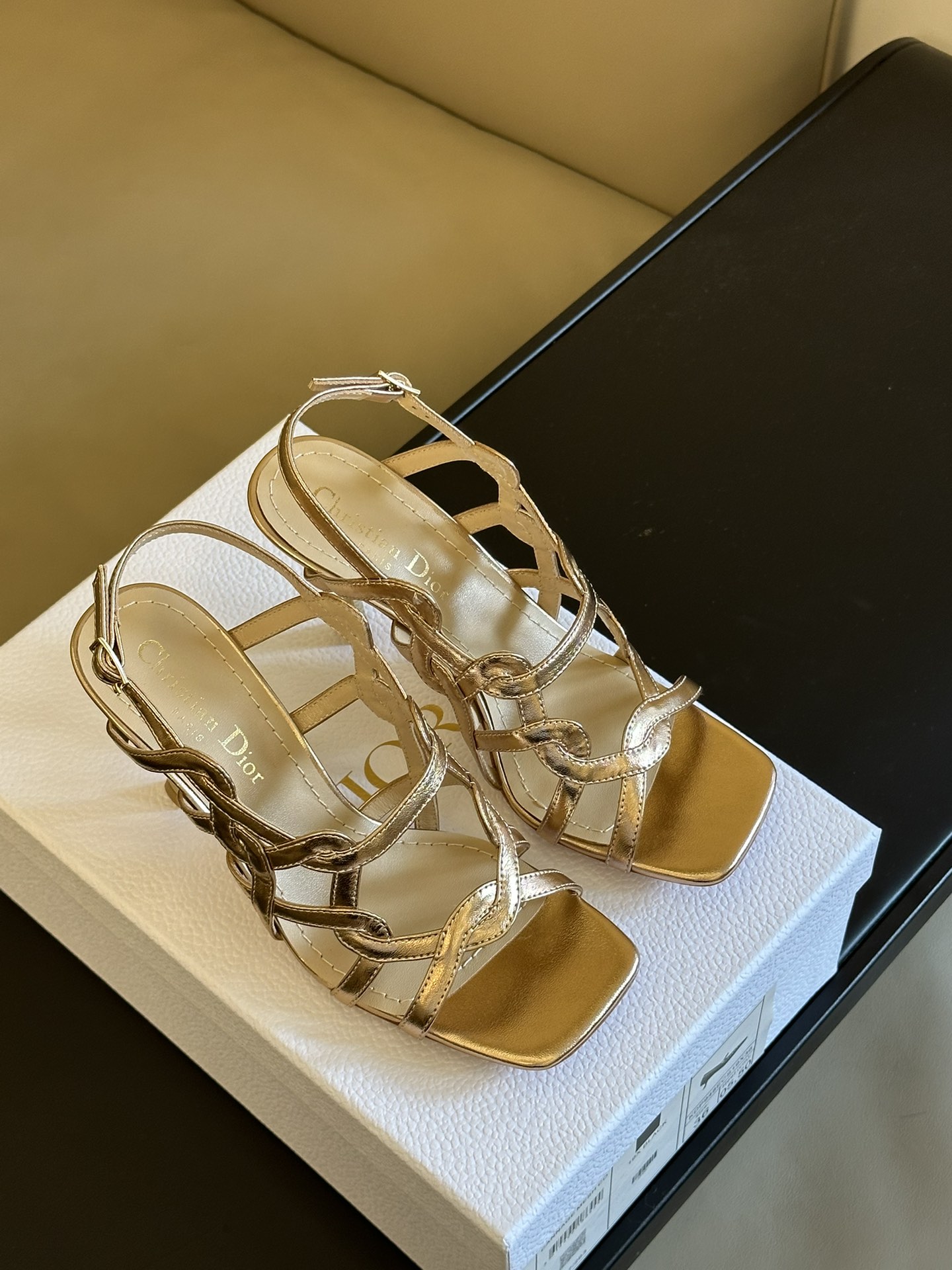 Bagsaaa D10r Gold Heels