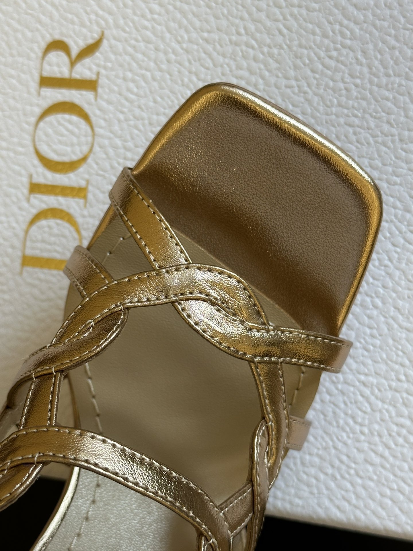 Bagsaaa D10r Gold Heels