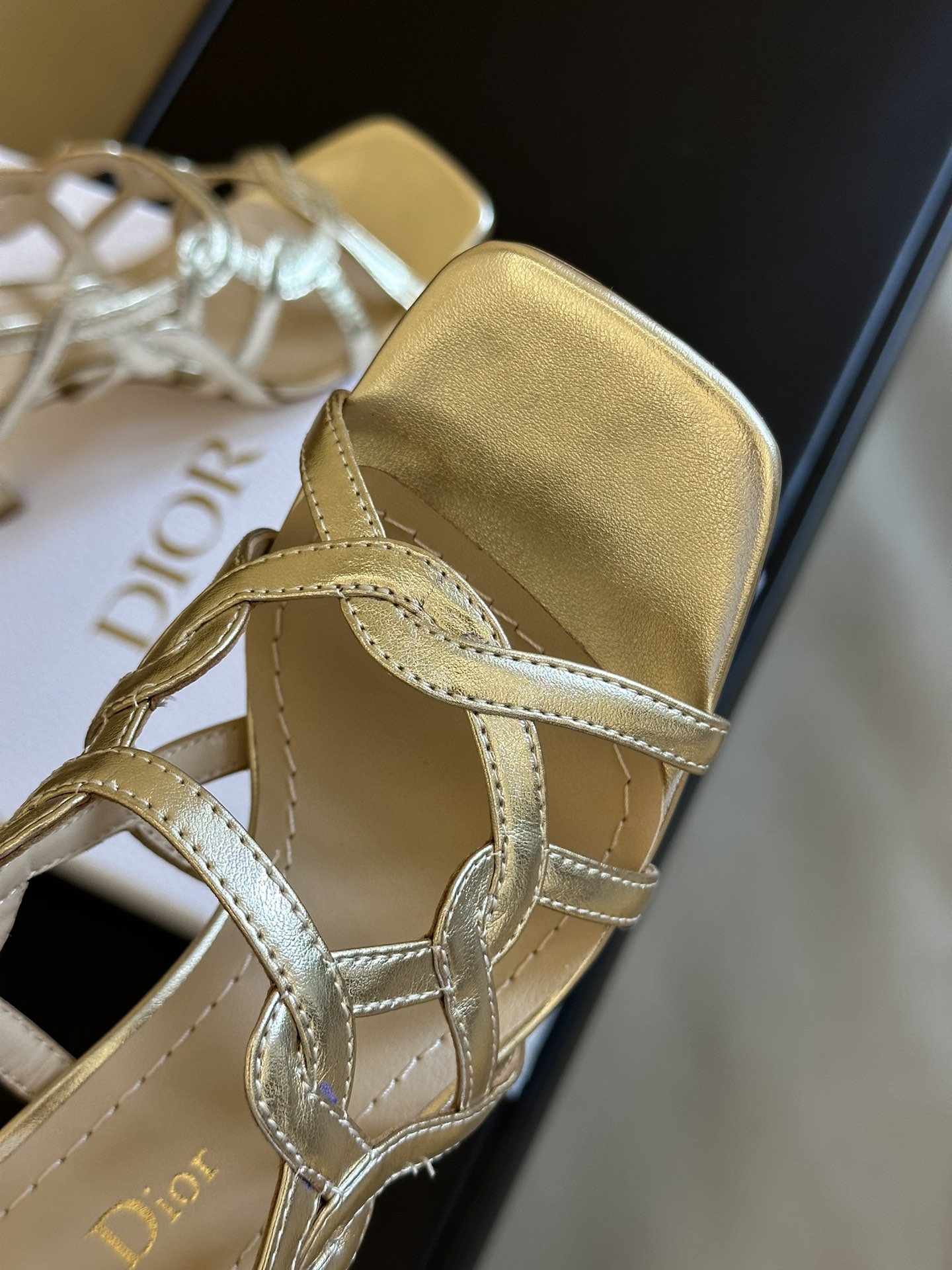 Bagsaaa D10r Silver Heels