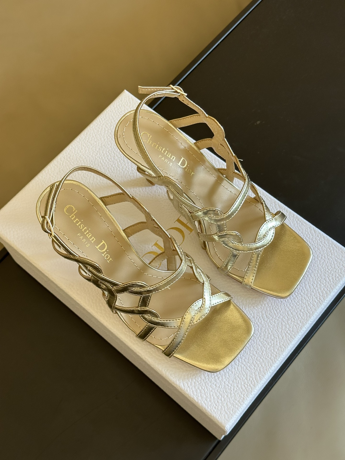 Bagsaaa D10r Silver Heels