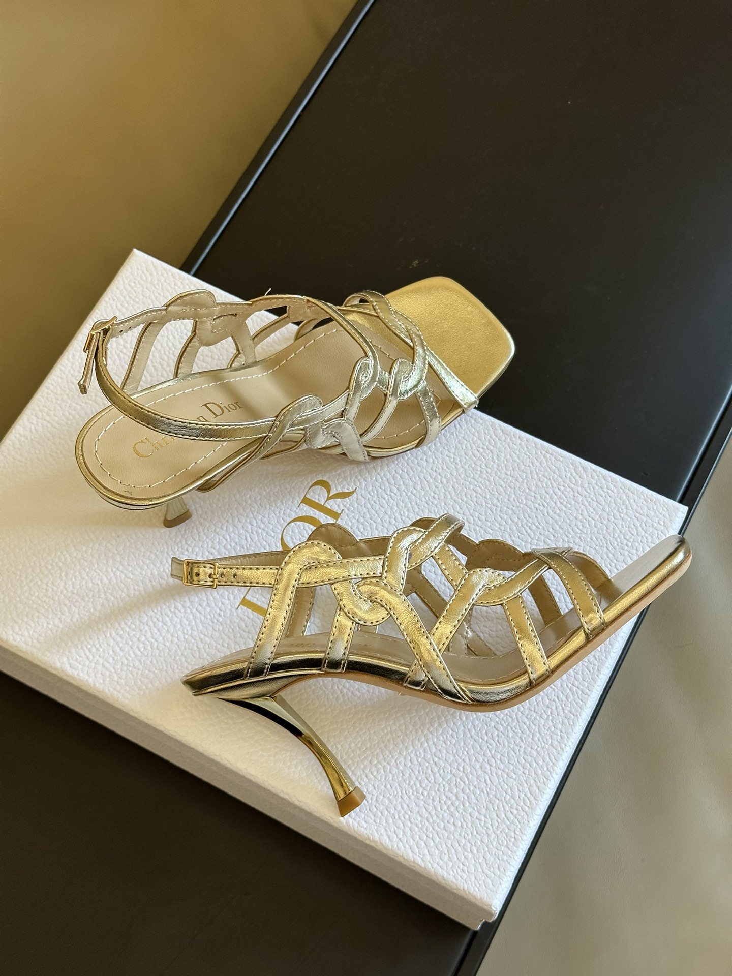 Bagsaaa D10r Silver Heels