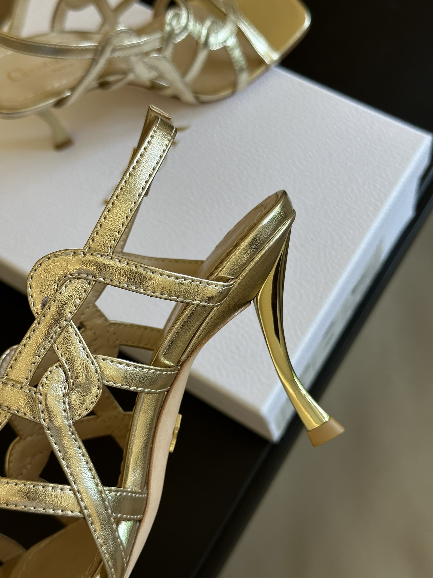 Bagsaaa D10r Silver Heels