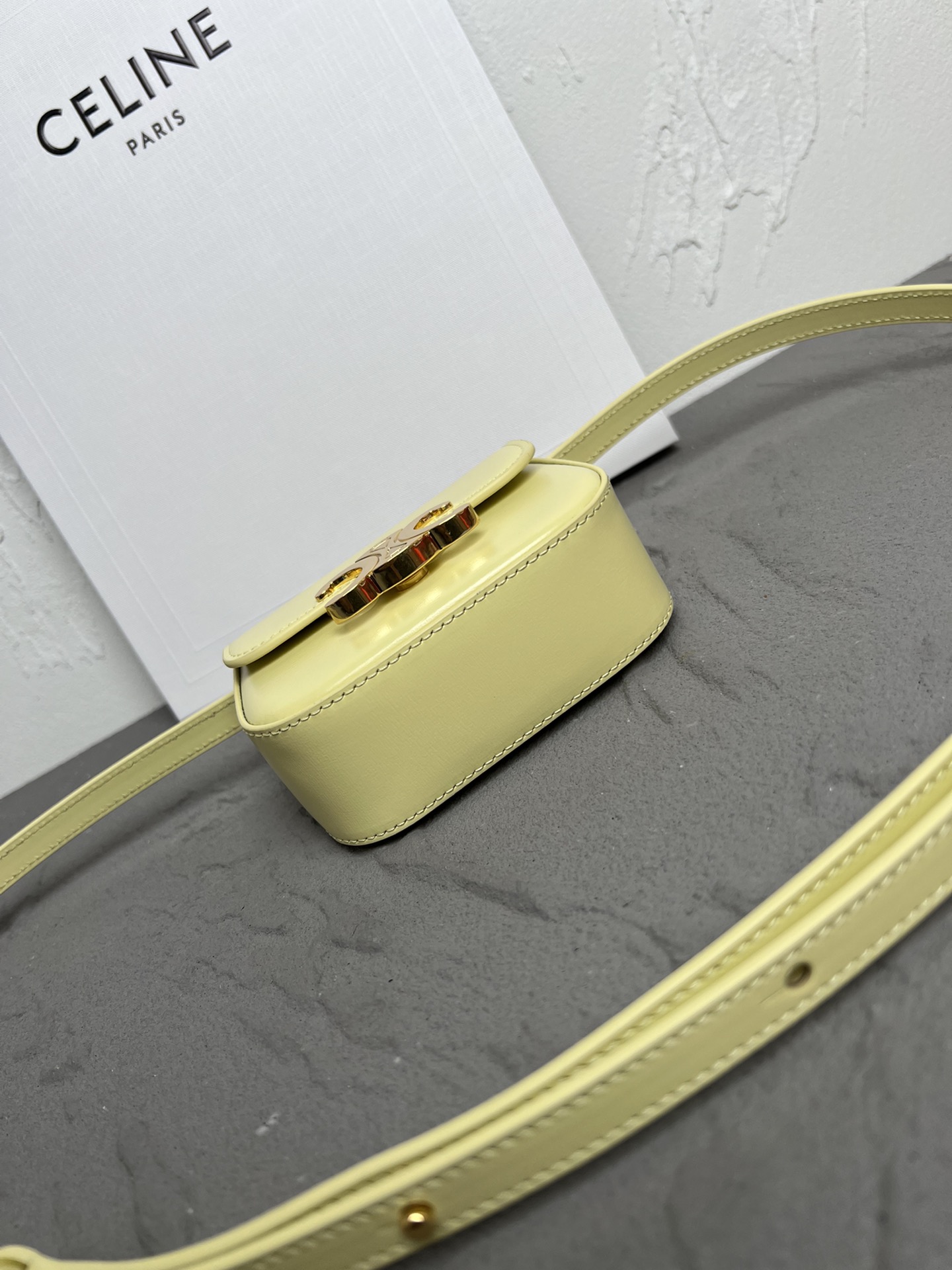 Bagsaaa Ce1i*e Mini Triomphe Yellow Bag - 11x8x4cm