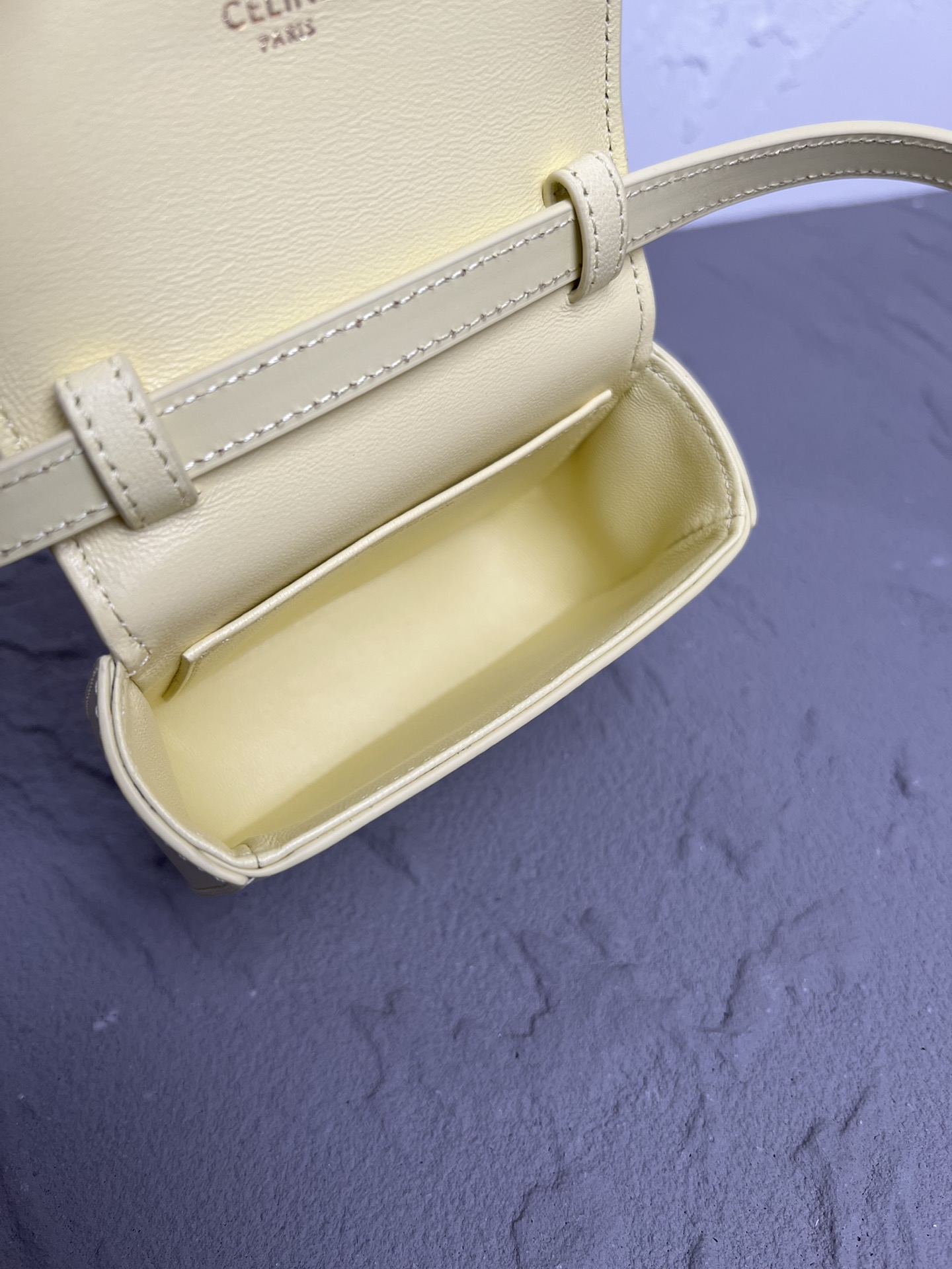 Bagsaaa Ce1i*e Mini Triomphe Yellow Bag - 11x8x4cm