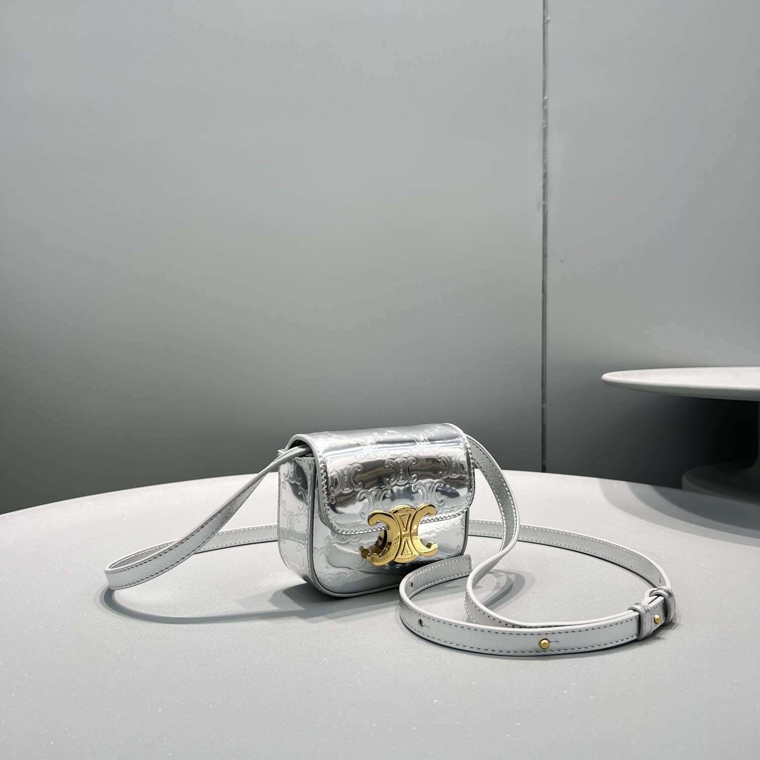 Bagsaaa Ce1i*e Mini Triomphe Silver Bag - 11x8x4cm