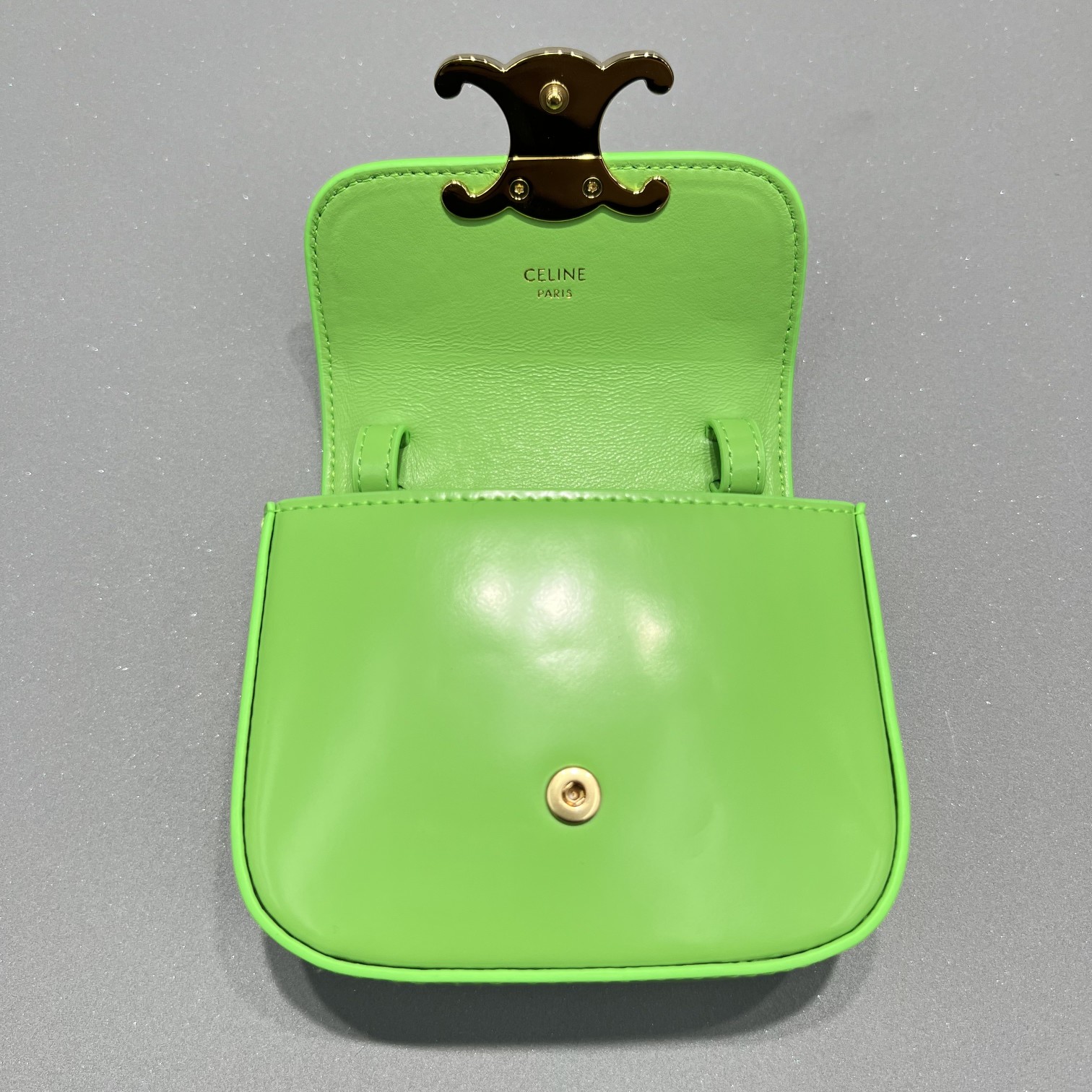 Bagsaaa Ce1i*e Mini Triomphe Green Bag - 11x8x4cm