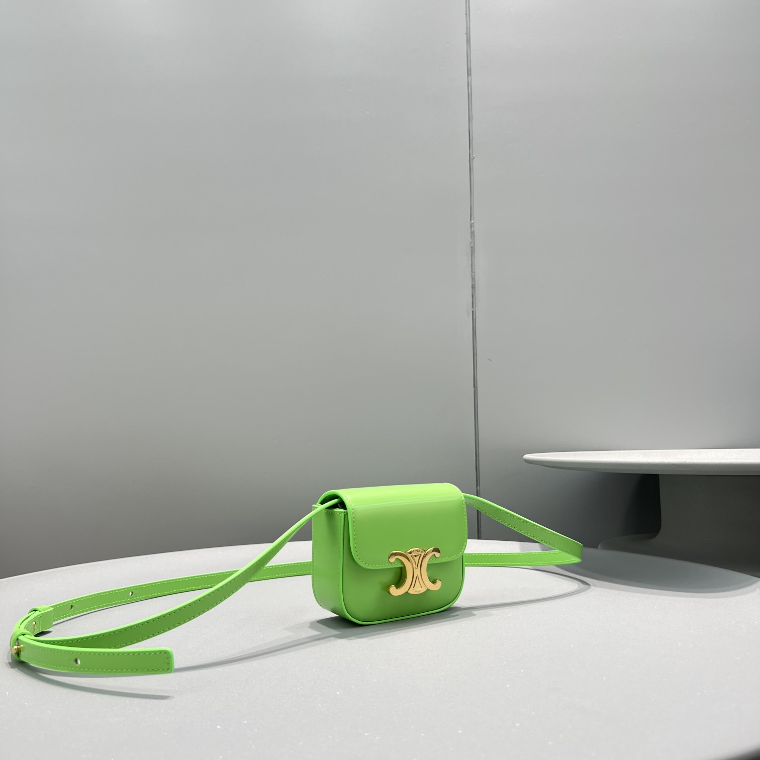 Bagsaaa Ce1i*e Mini Triomphe Green Bag - 11x8x4cm