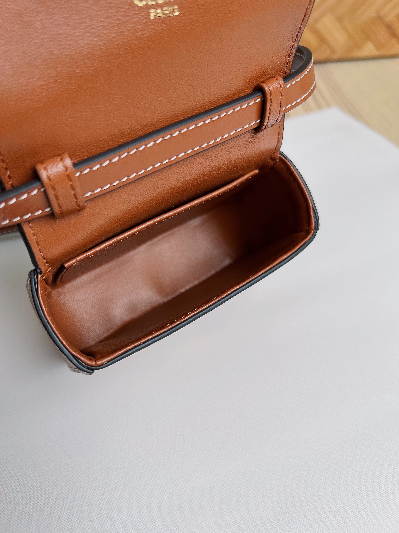 Bagsaaa Ce1i*e Mini Triomphe Brown Bag - 11x8x4cm