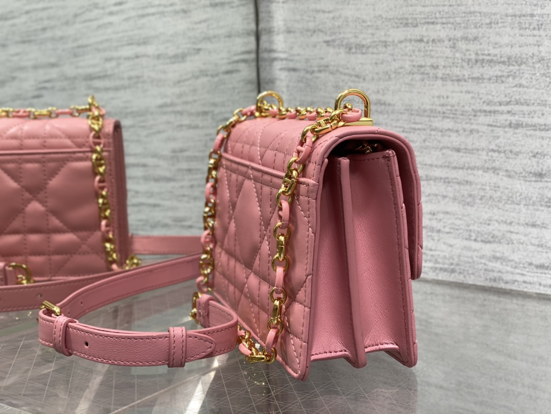 Bagsaaa D10r Miss Caro Pink Macrocannage Lambskin Bag - 19 x 13 x 5.5 cm