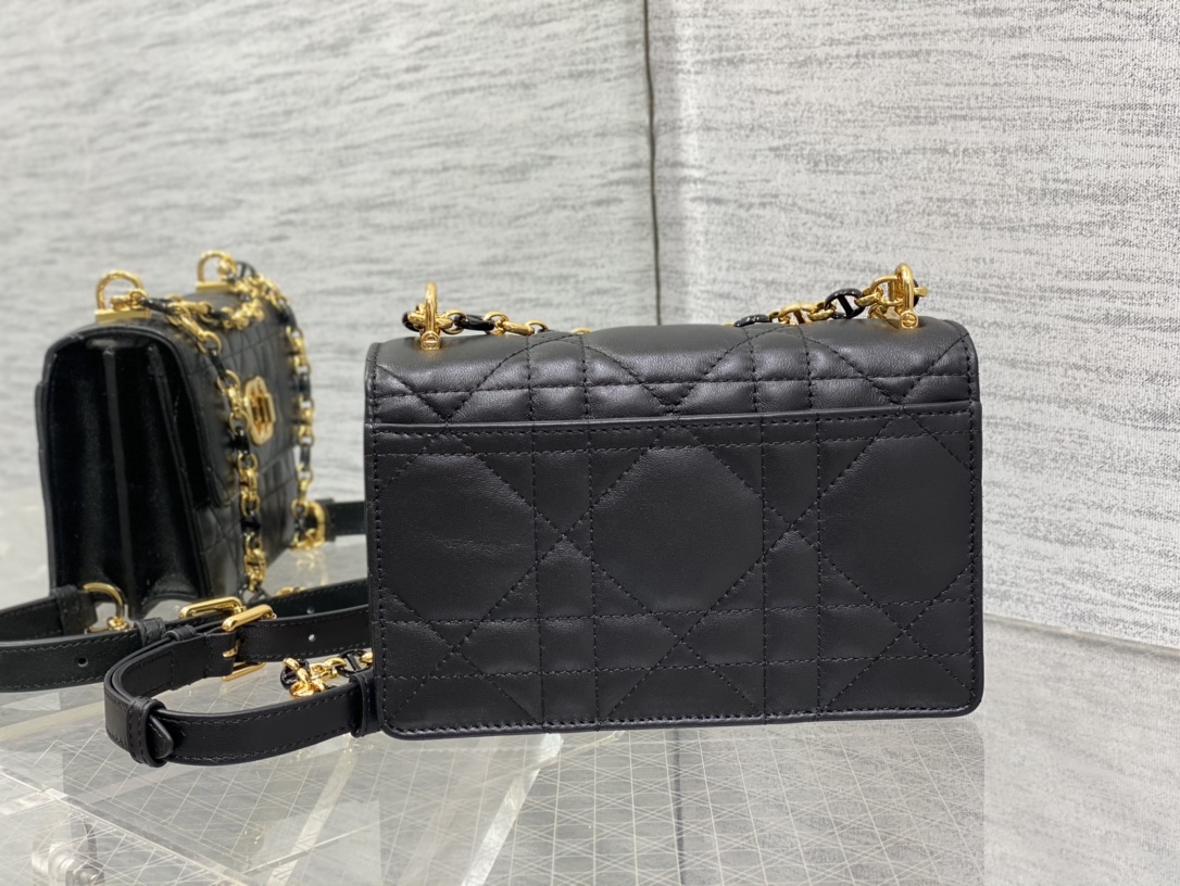 Bagsaaa D10r Miss Caro Bag Macrocannage Lambskin Bag - 19 x 13 x 5.5 cm