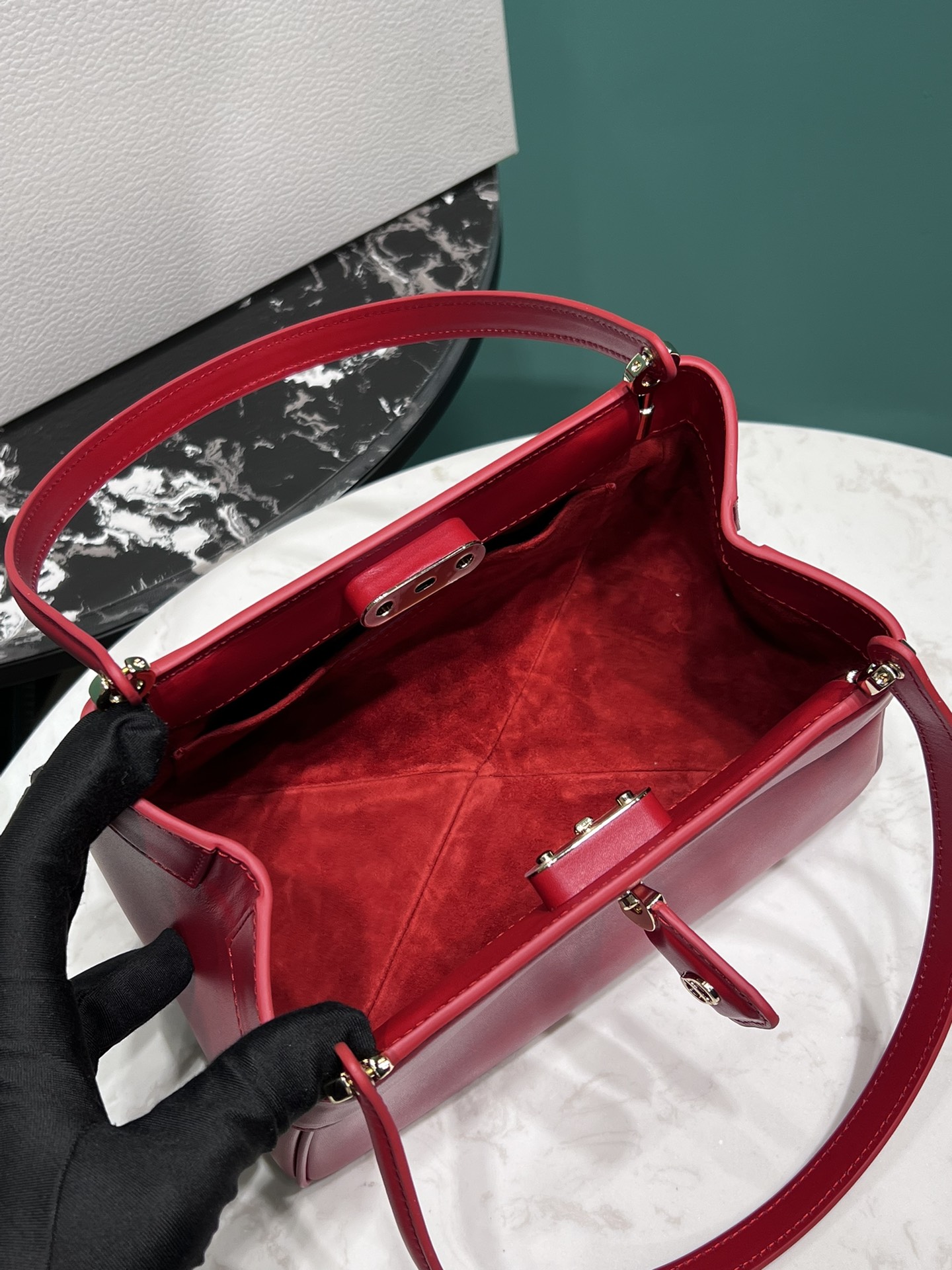 Bagsaaa D10r Small Key Red Box Calfskin Bag - 22 x 12.5 x 12cm