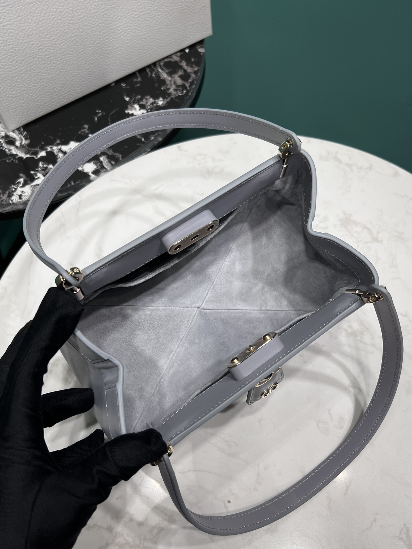 Bagsaaa D10r Small Key Blue Box Calfskin Bag - 22 x 12.5 x 12cm