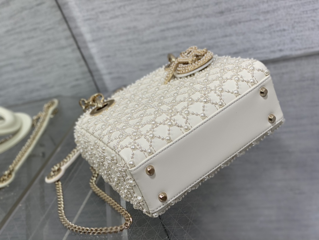 Bagsaaa D10r Lady Mini White Pearl 17cm