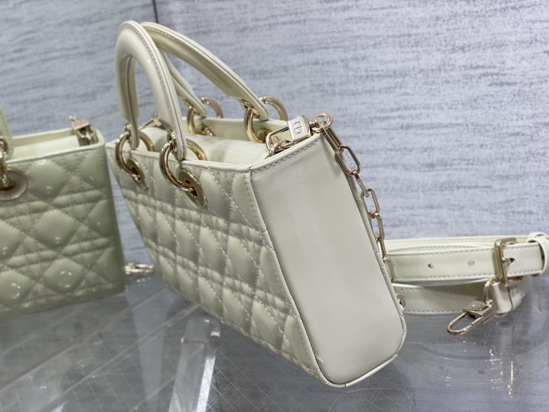 Bagsaaa D10r Lady D-Joy Medium Patent White Leather Bag - 26*6*14cm