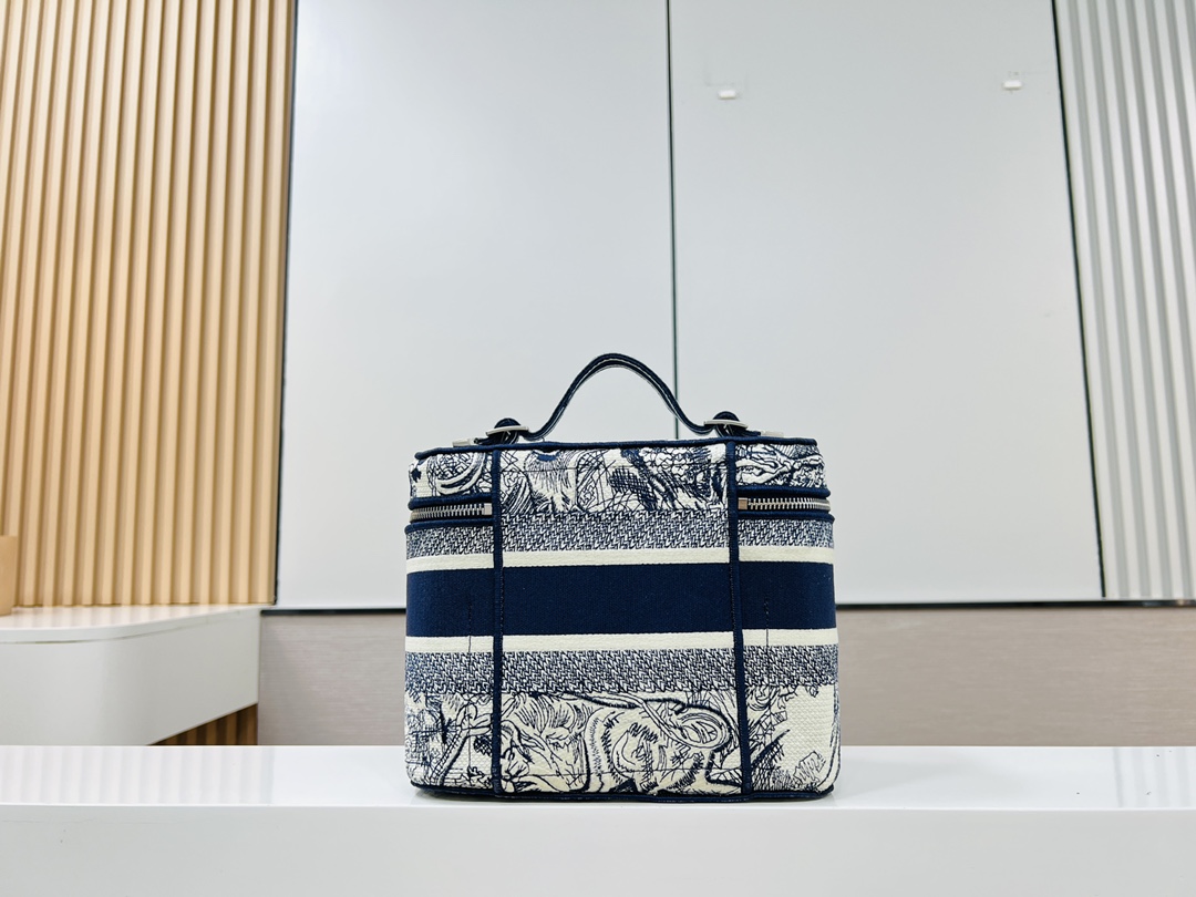 Bagsaaa D10r Vanity Blue Toile de Jouy Embroider - 23.5×14×18.5cm