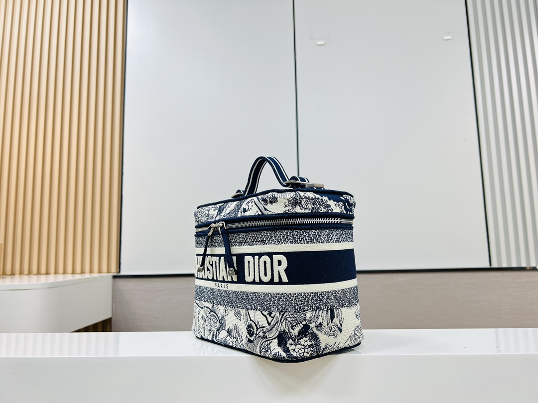 Bagsaaa D10r Vanity Blue Toile de Jouy Embroider - 23.5×14×18.5cm