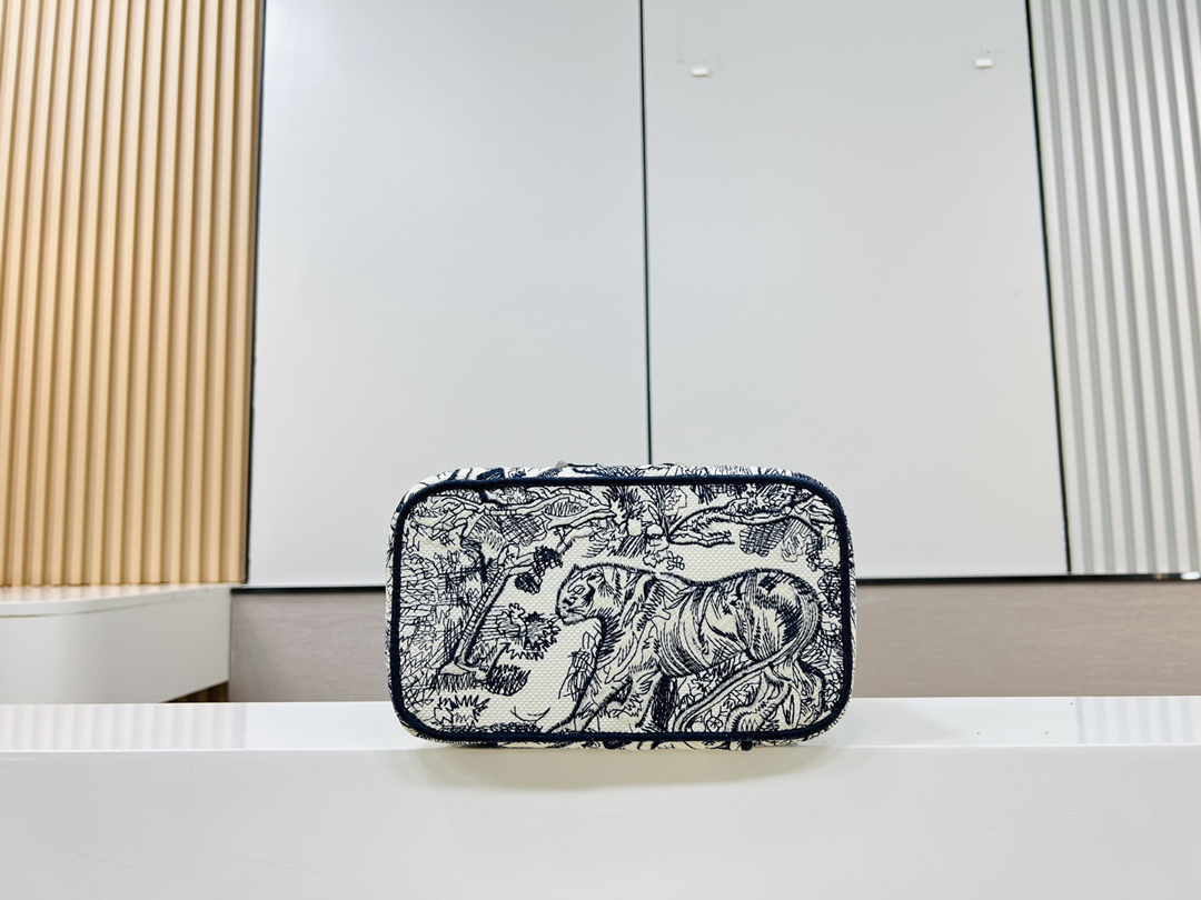 Bagsaaa D10r Vanity Blue Toile de Jouy Embroider - 23.5×14×18.5cm