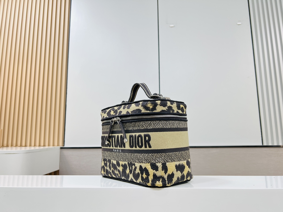 Bagsaaa D10r Vanity Yellow Embroider - 23.5×14×18.5cm