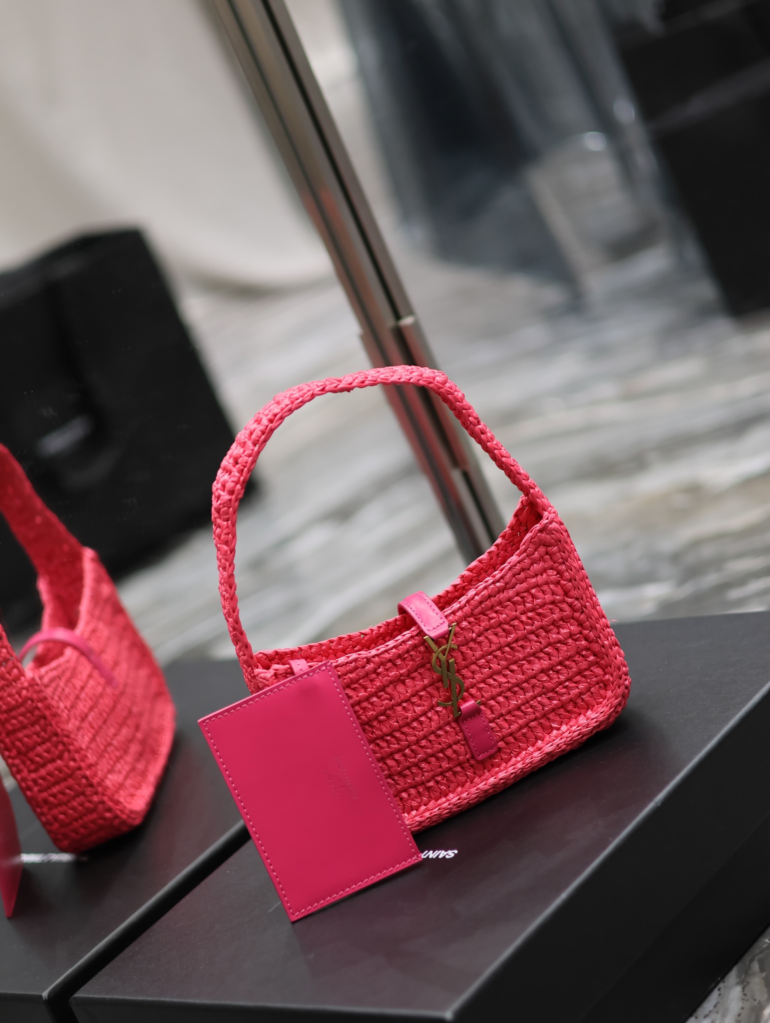 Bagsaaa Y51 Le 5 À 7 Mini In Raffia Pink - 19 X 11.5 X 4.5 CM